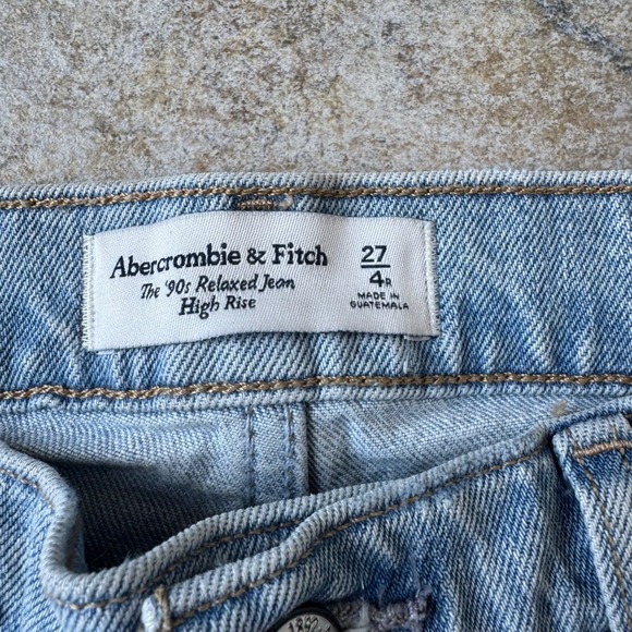 Abercrombie 90s High Rise Relaxed Jeans Size 4R Light‎ Wash Vintage Fit - Picture 7 of 7